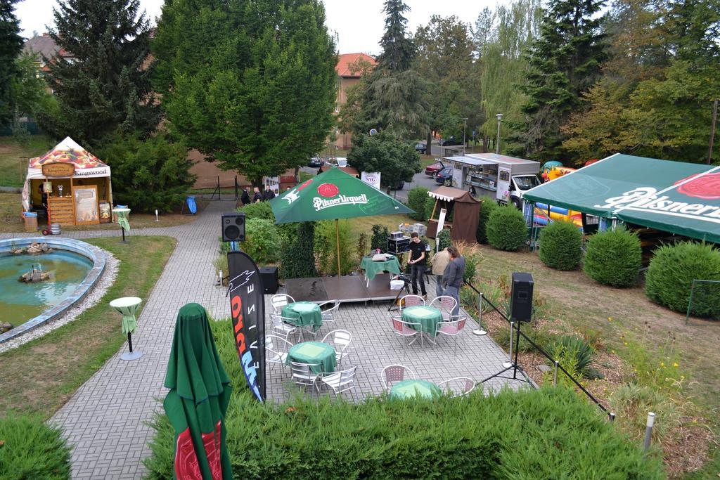 Hotel Rozvoj Klatovy Exterior foto